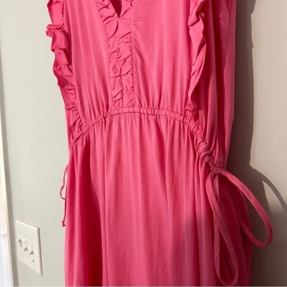 Stark X Levi Tiered V-Neck Flutter Sleeve Midi Dress Hot Pink - Picture 3 of 9